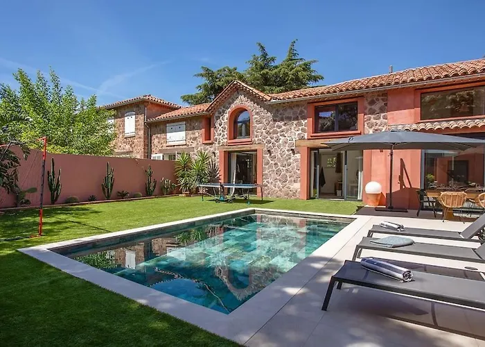 4 Etoiles, 300m2, 700 M Plage, 5 Min Du Centre