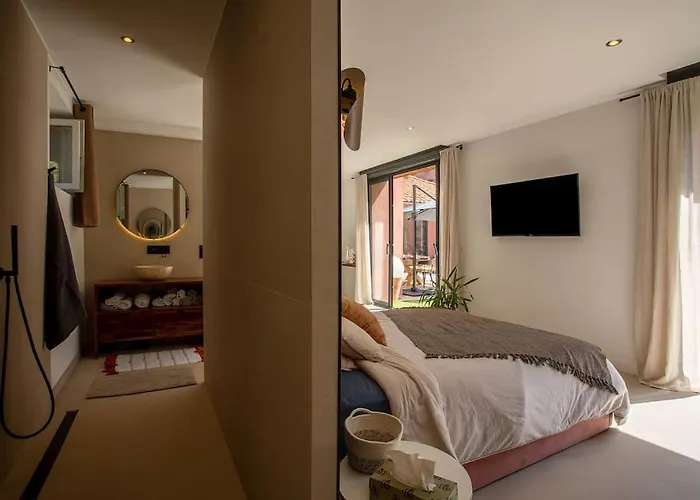 4 Etoiles, 300m2, 700 M Plage, 5 Min Du Centre